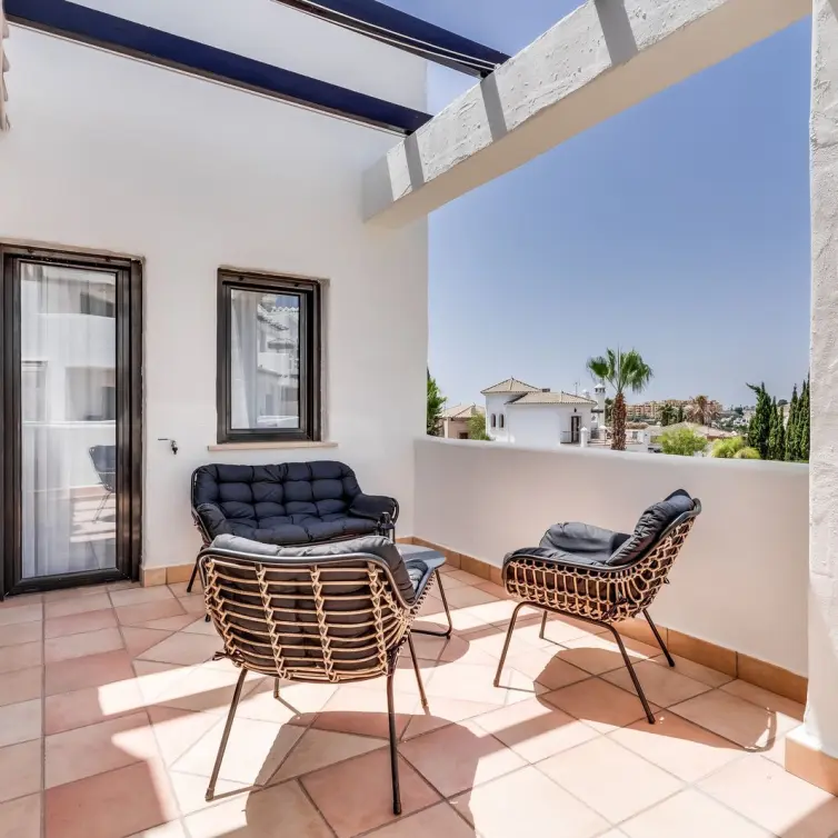 Sale of penthouse in Estepona