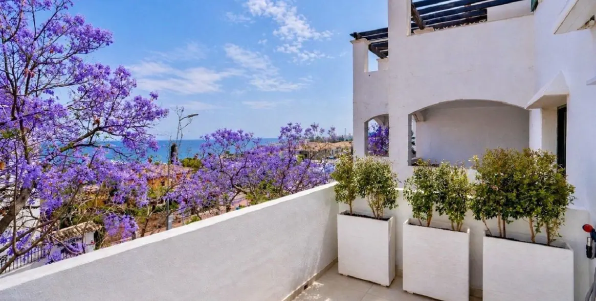Sale of middle floor apartment in Benalmadena Pueblo 1