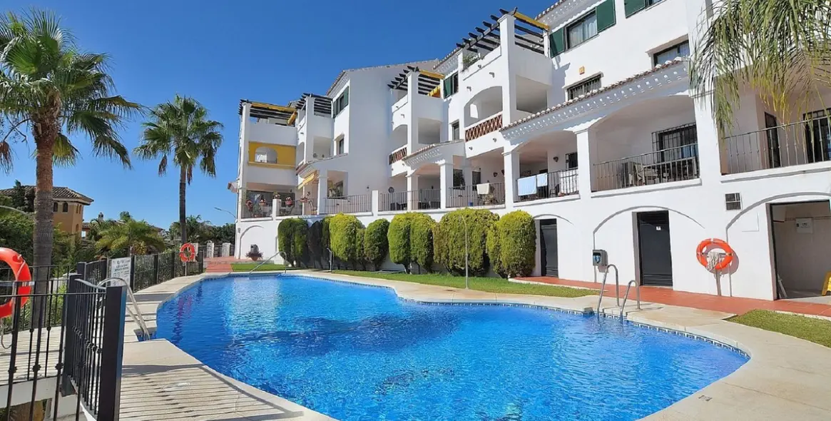 Sale of middle floor apartment in Benalmadena Pueblo 25