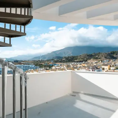 Продажа двухуровневого пентхауса в Estepona
