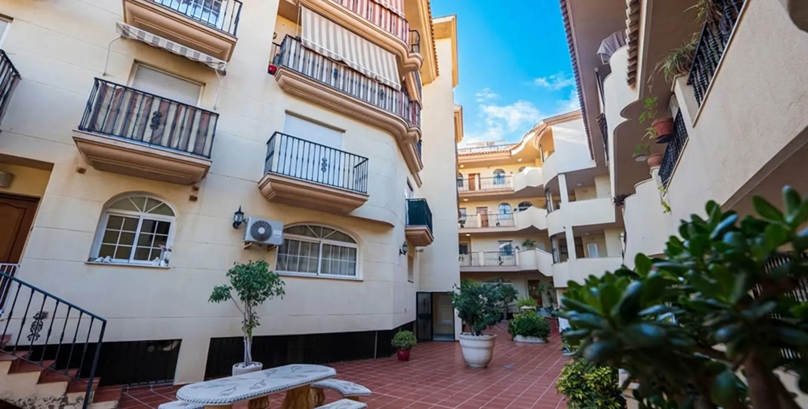 Sale of penthouse duplex in Los Pacos 47