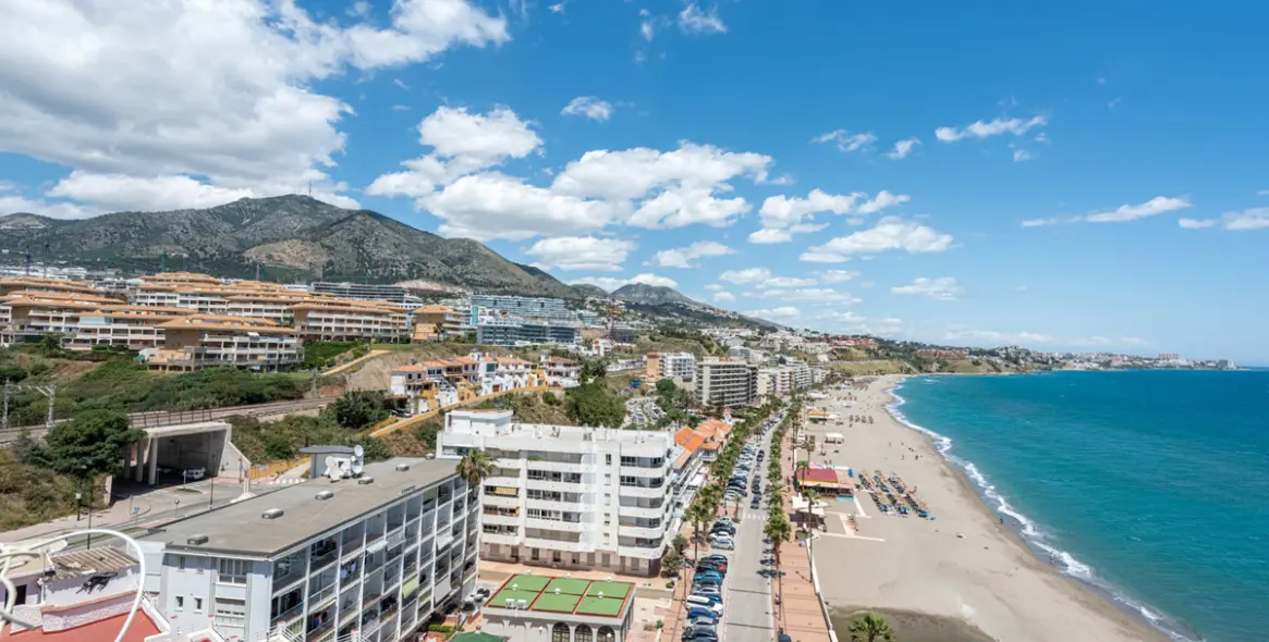 Sale of middle floor apartment in Carvajal 21