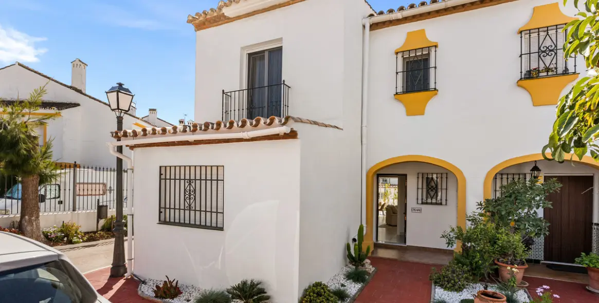 Sale of townhouse in Estepona 38