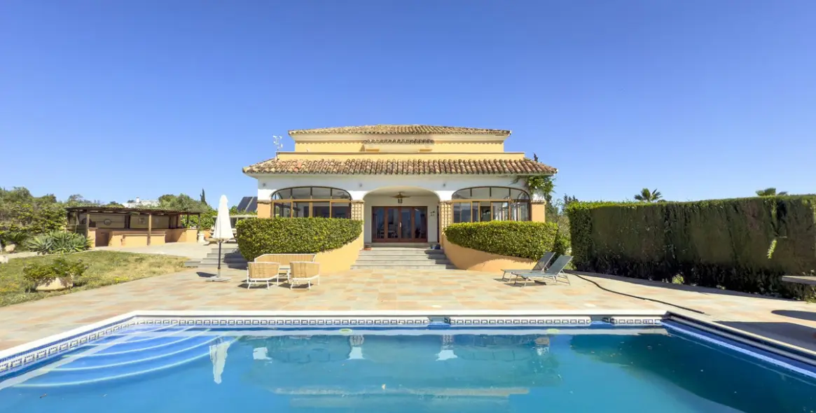 Sale of detached villa in Alhaurín el Grande 1