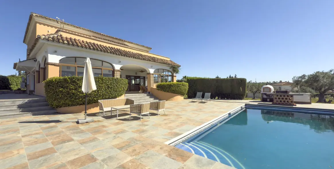 Sale of detached villa in Alhaurín el Grande 2