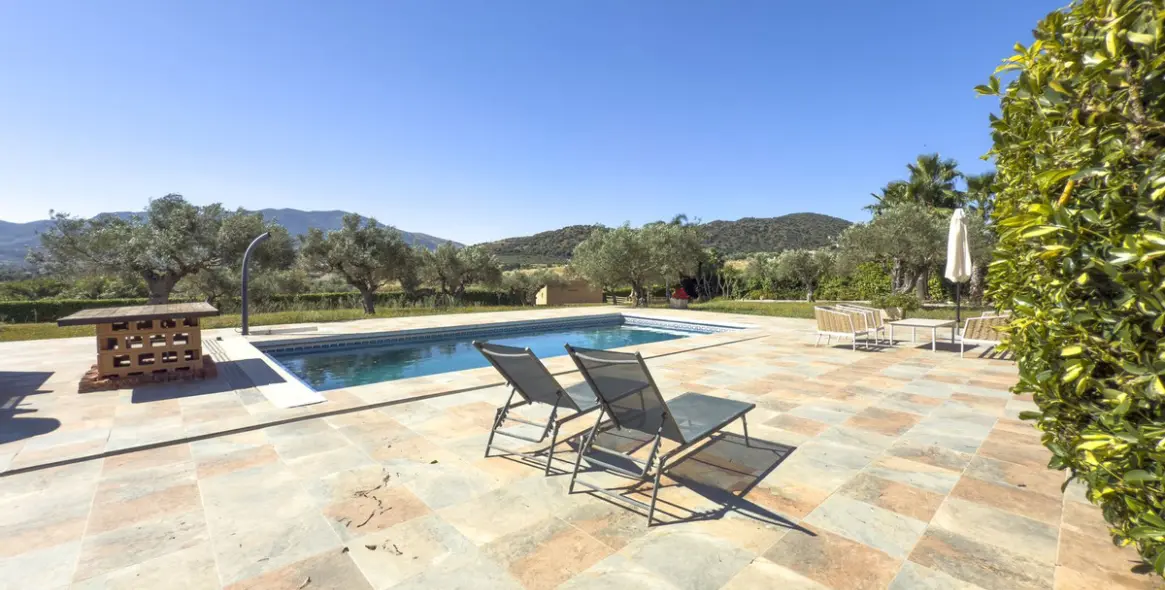 Sale of detached villa in Alhaurín el Grande 90