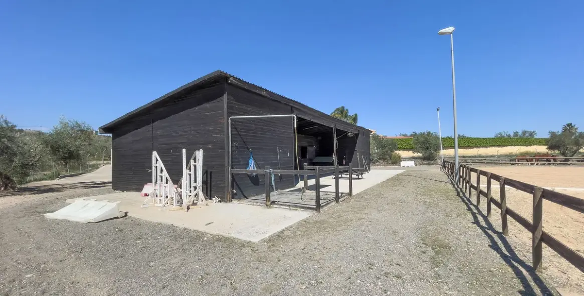 Sale of detached villa in Alhaurín el Grande 97