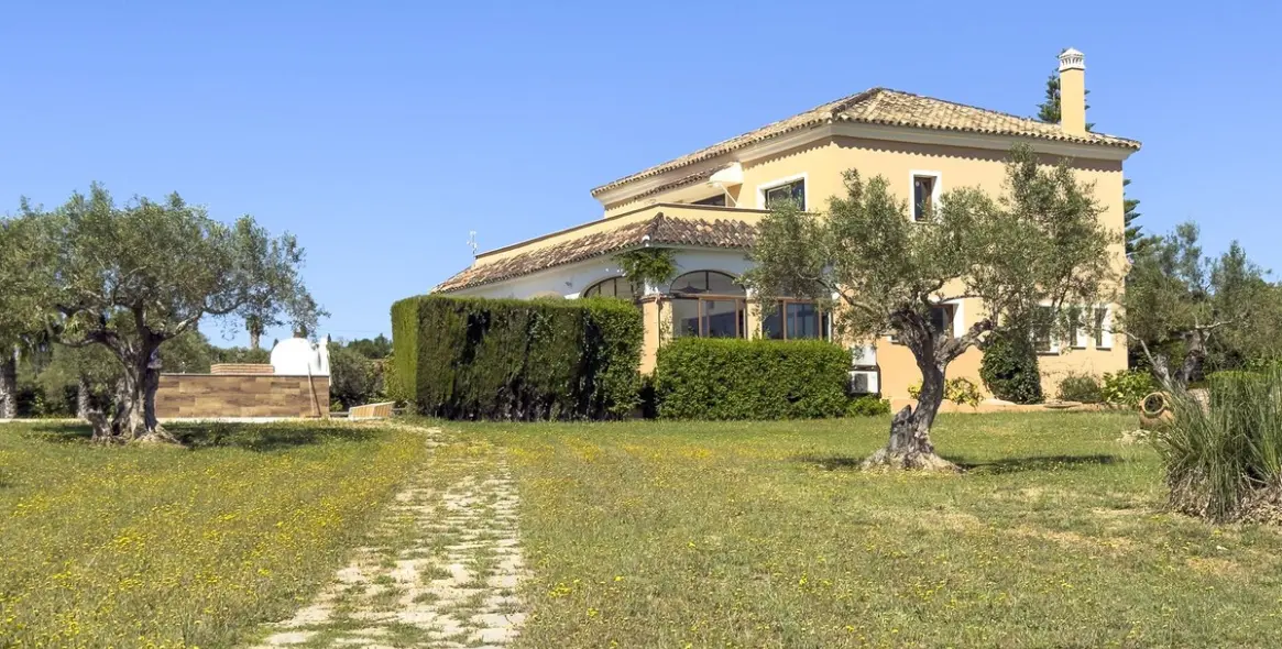 Sale of detached villa in Alhaurín el Grande 128