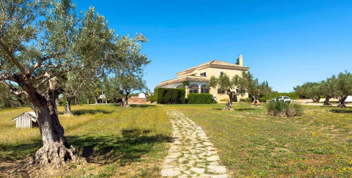 Sale of detached villa in Alhaurín el Grande 130