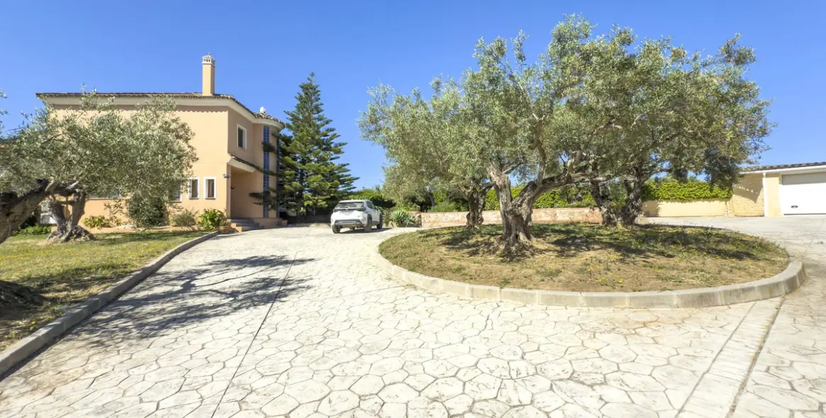 Sale of detached villa in Alhaurín el Grande 133