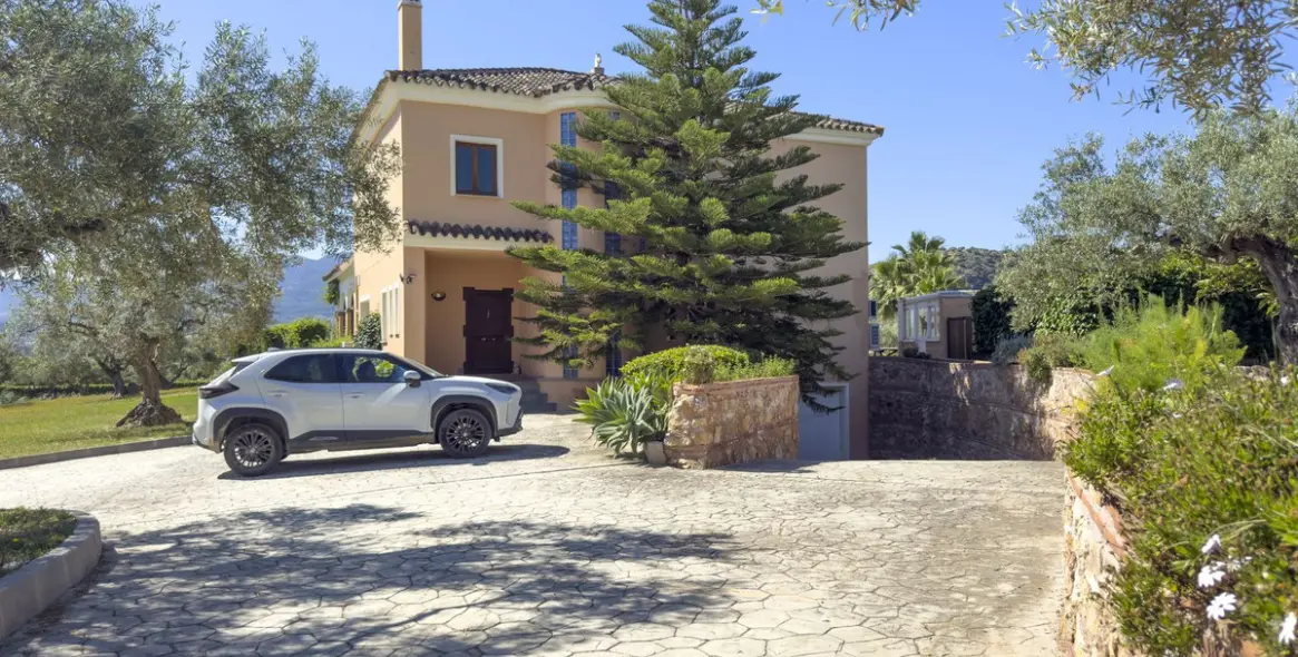Sale of detached villa in Alhaurín el Grande 136