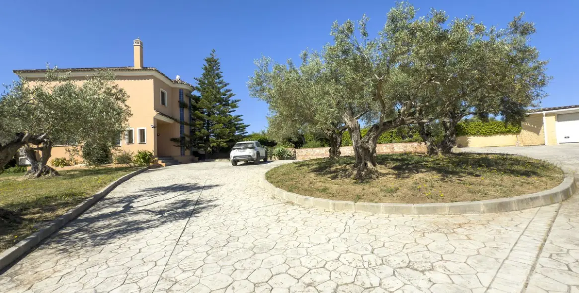 Sale of detached villa in Alhaurín el Grande 139