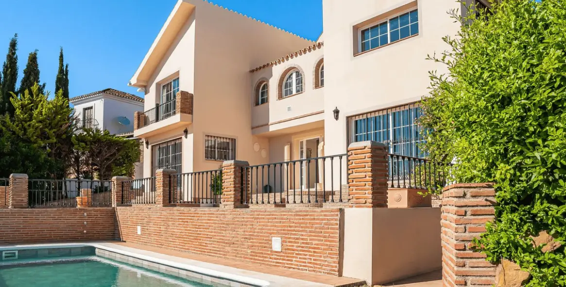 Venta de villa independiente en Estepona 1