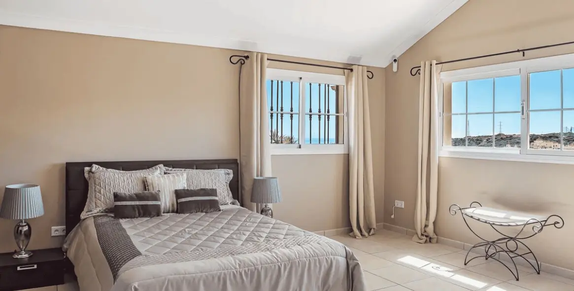 Venta de villa independiente en Estepona 30