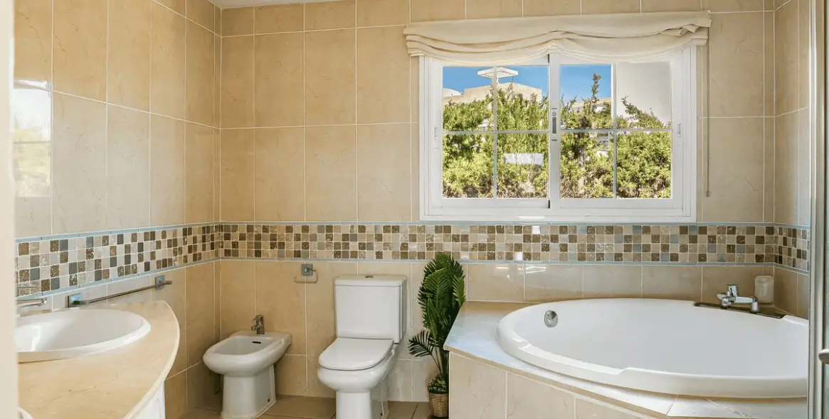 Venta de villa independiente en Estepona 35