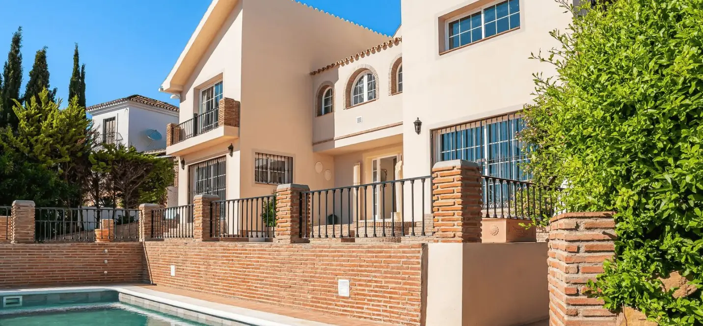 Sale of detached villa in Estepona 0
