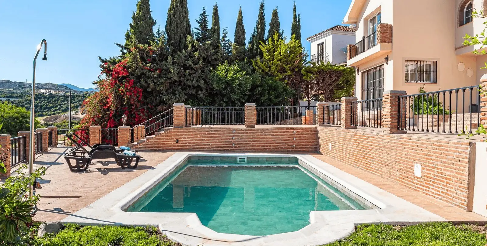 Sale of detached villa in Estepona 3