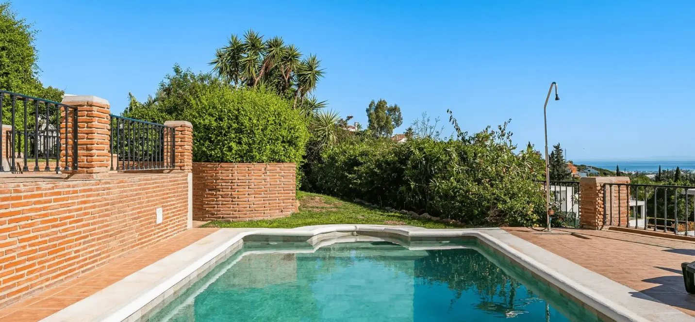 Sale of detached villa in Estepona 3