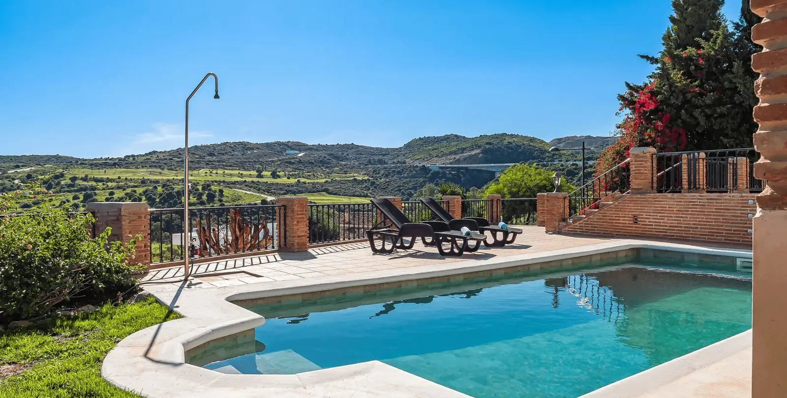 Sale of detached villa in Estepona 5