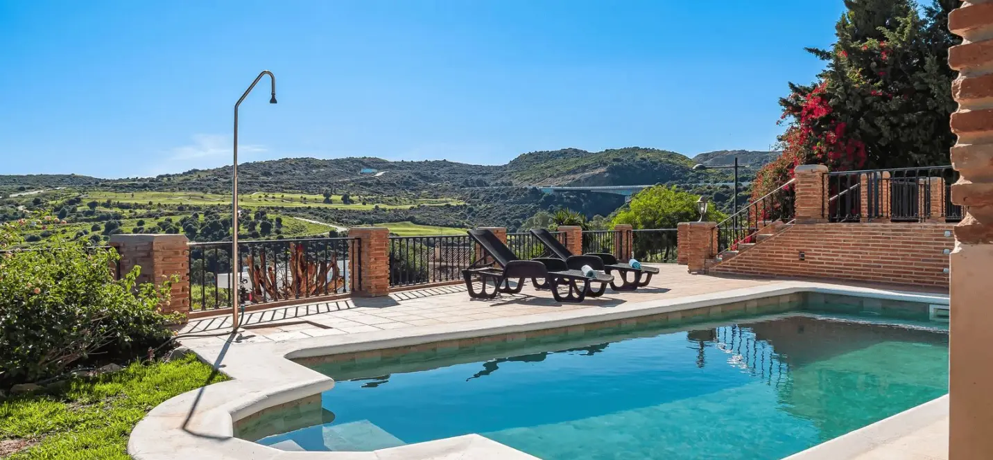 Sale of detached villa in Estepona 4