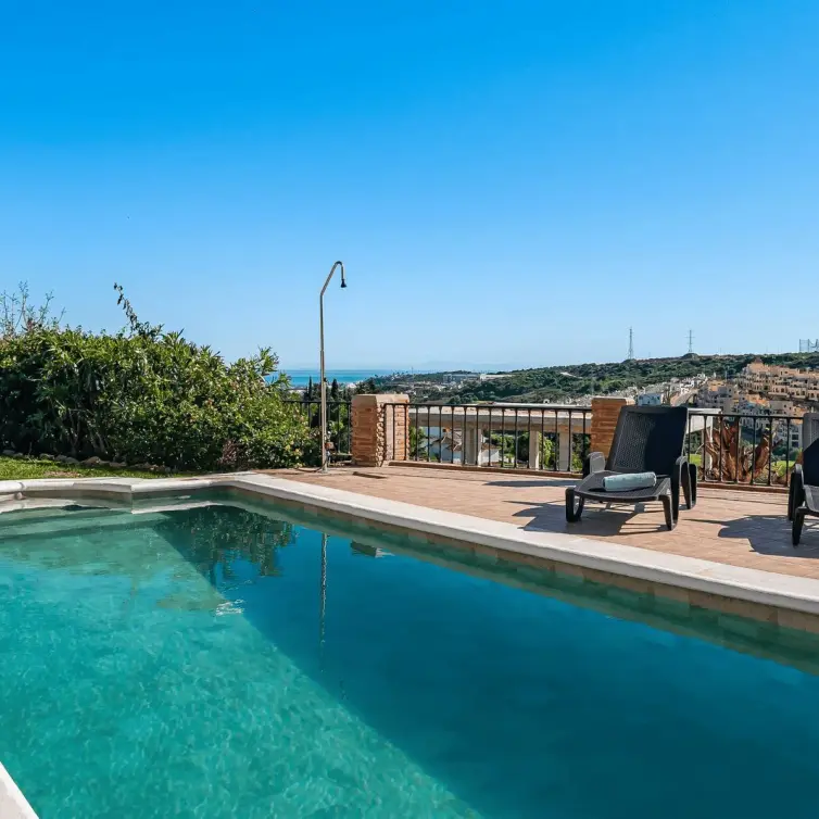 Sale of detached villa in Estepona
