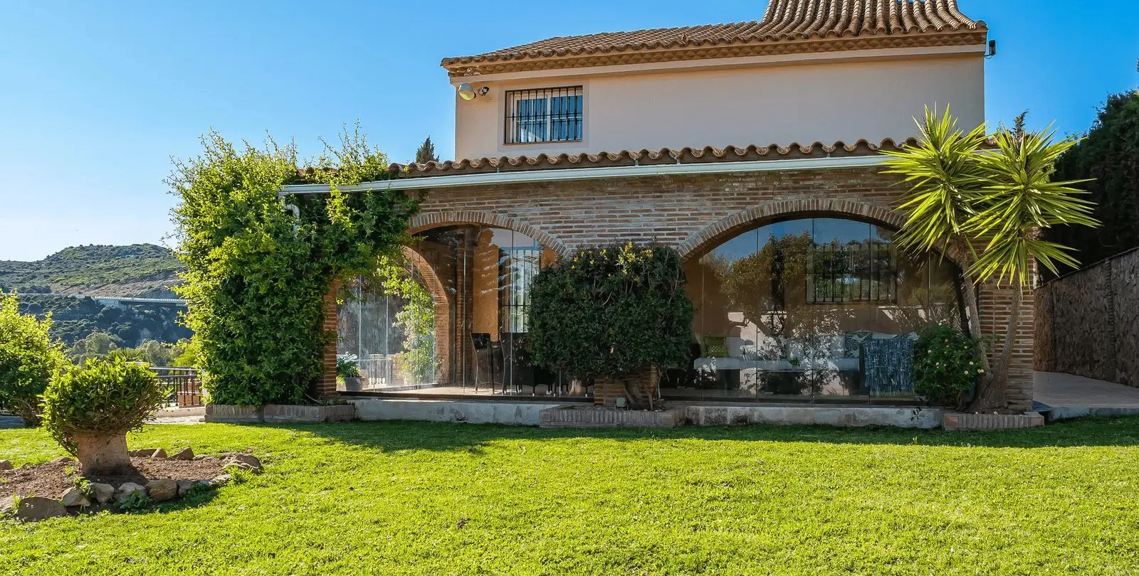 Sale of detached villa in Estepona 9