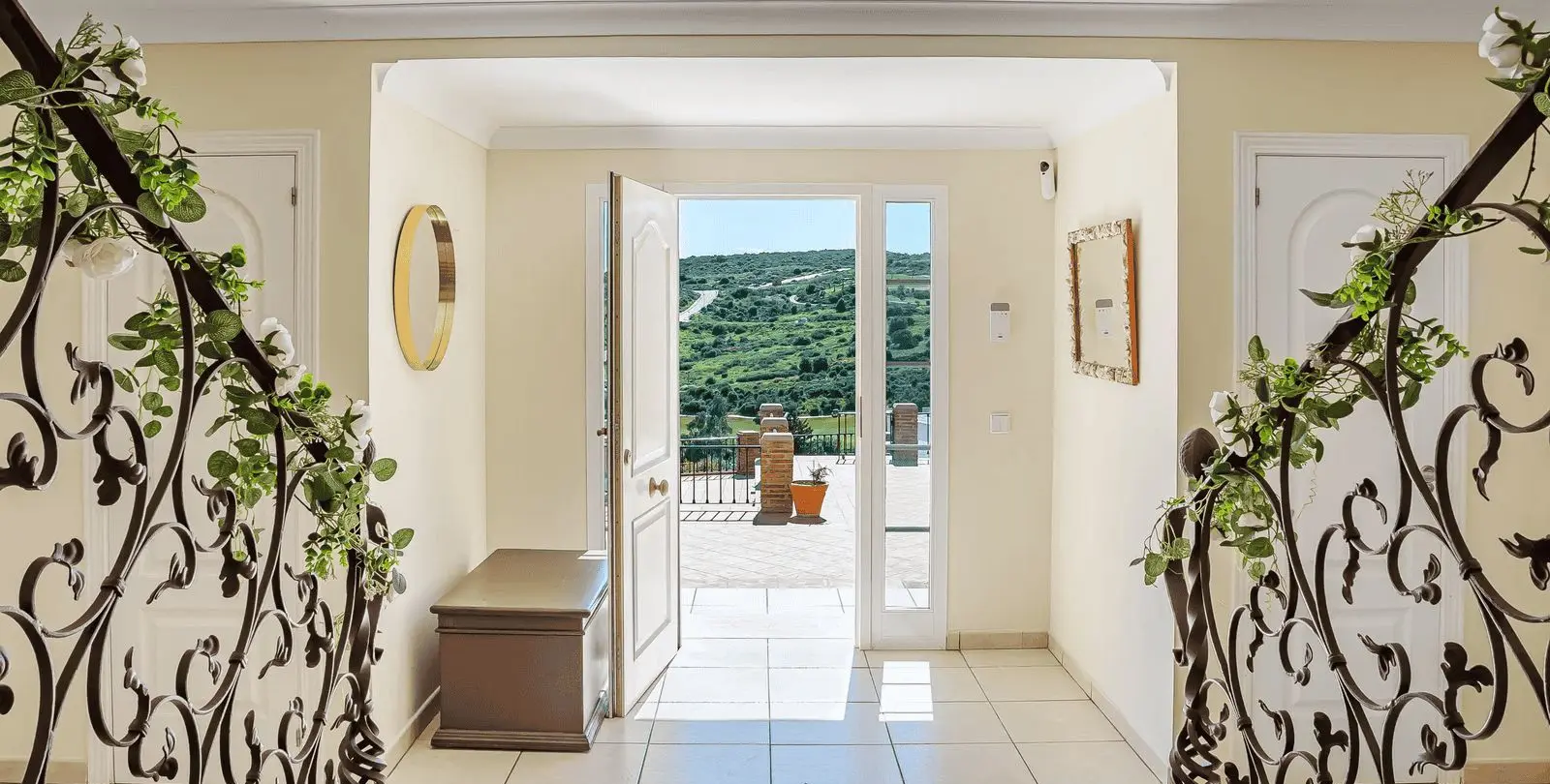 Sale of detached villa in Estepona 11