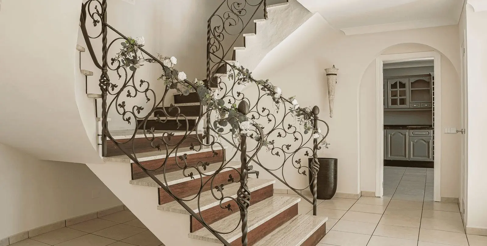 Sale of detached villa in Estepona 12
