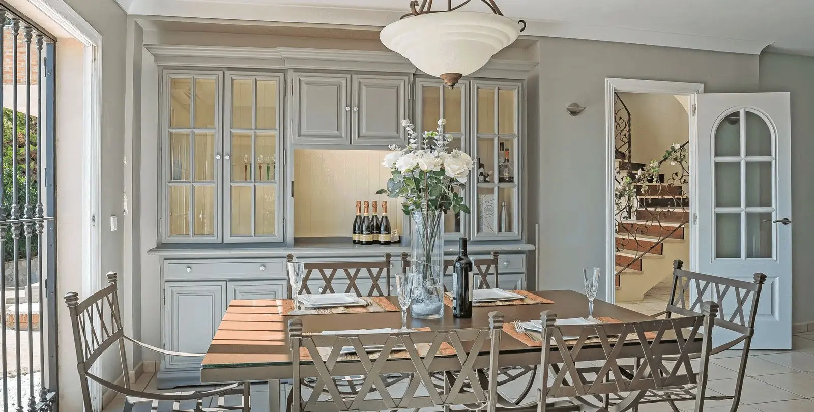 Sale of detached villa in Estepona 19