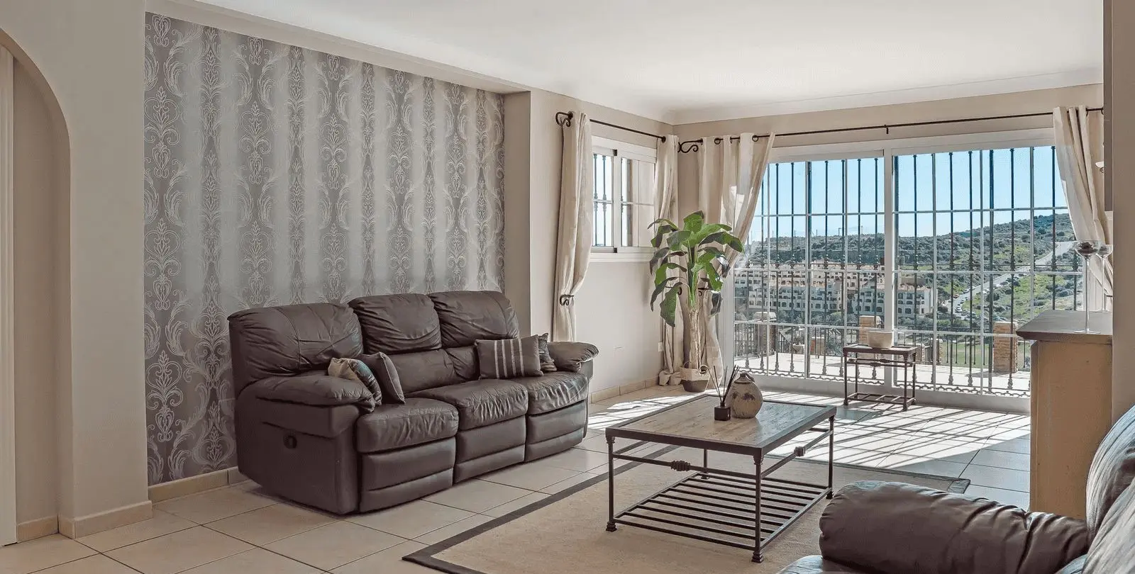 Sale of detached villa in Estepona 24