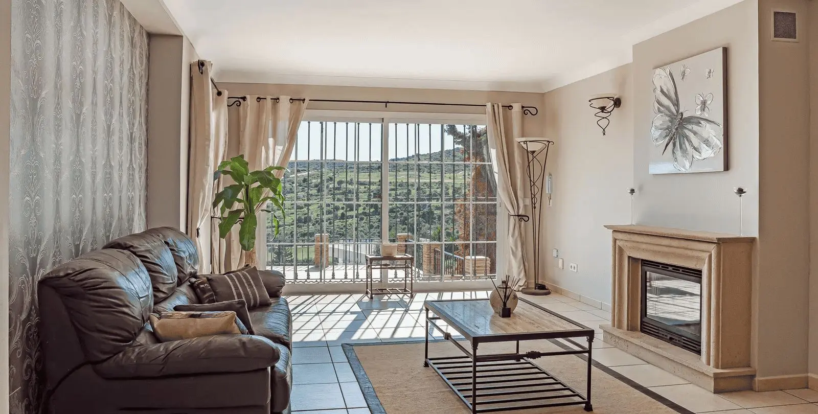 Sale of detached villa in Estepona 25