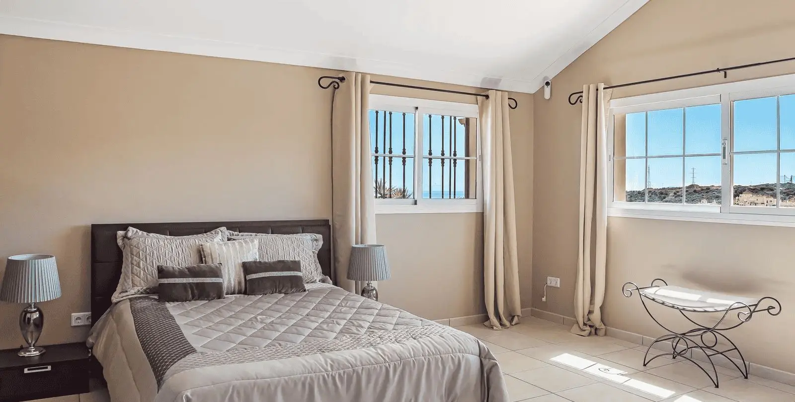 Sale of detached villa in Estepona 30