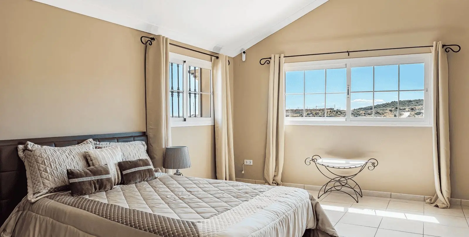 Sale of detached villa in Estepona 31