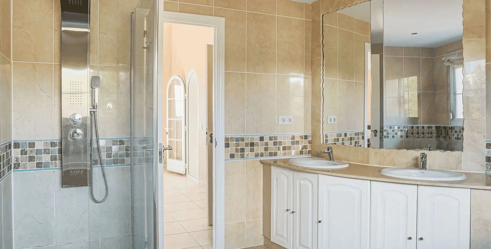 Sale of detached villa in Estepona 34