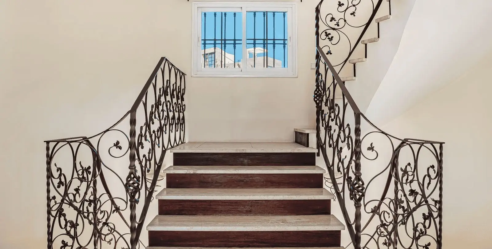 Sale of detached villa in Estepona 45