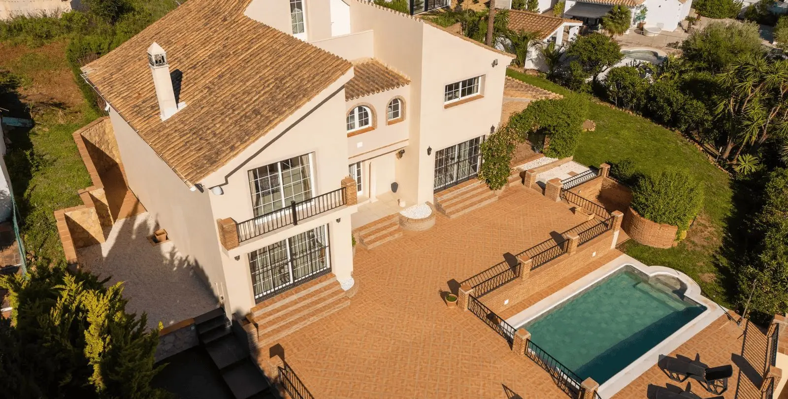 Sale of detached villa in Estepona 51