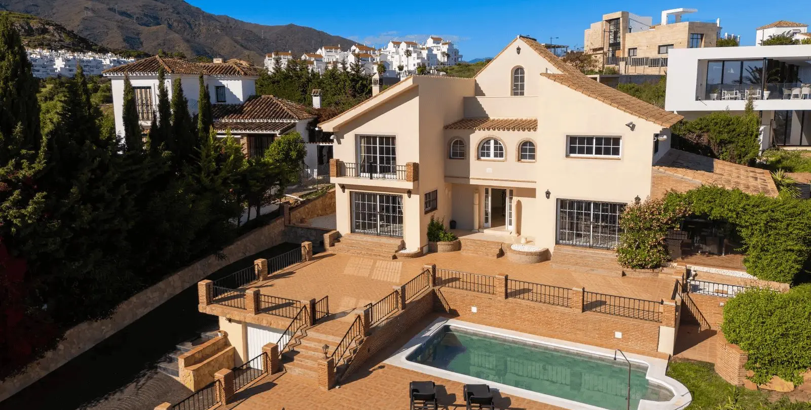 Sale of detached villa in Estepona 52