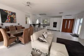 Image 4 thumb