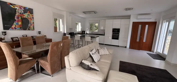 Sale of detached villa in Mijas Costa 3