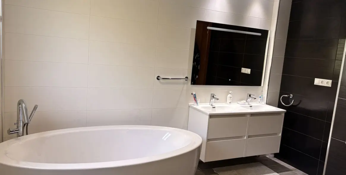 Продажа  отдельно стоящей виллы в Mijas Costa 25