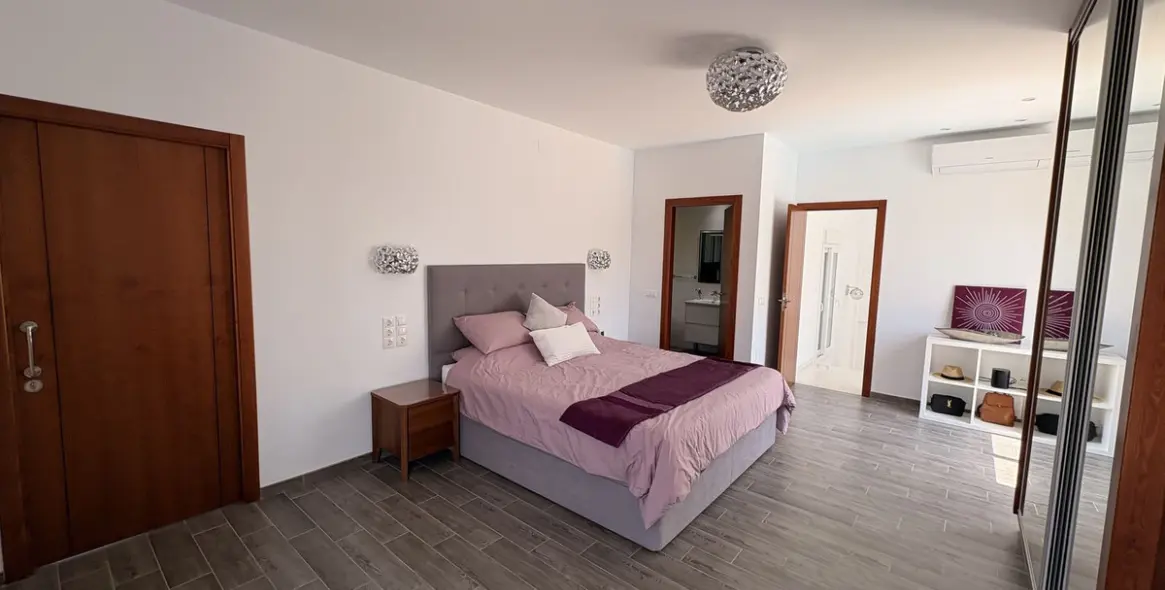 Продажа  отдельно стоящей виллы в Mijas Costa 28