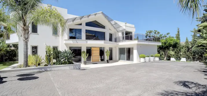 Venta de villa independiente en Nueva Andalucía 0
