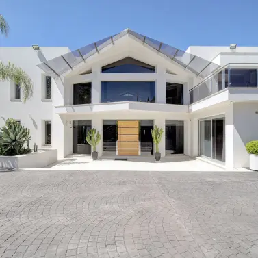 Venta de villa independiente en Nueva Andalucía