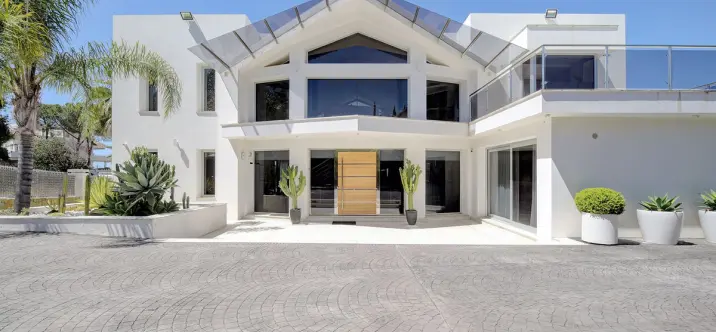 Venta de villa independiente en Nueva Andalucía 1