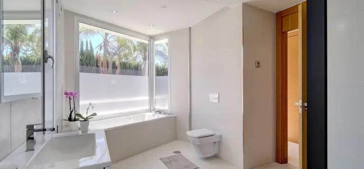 Venta de villa independiente en Nueva Andalucía 2