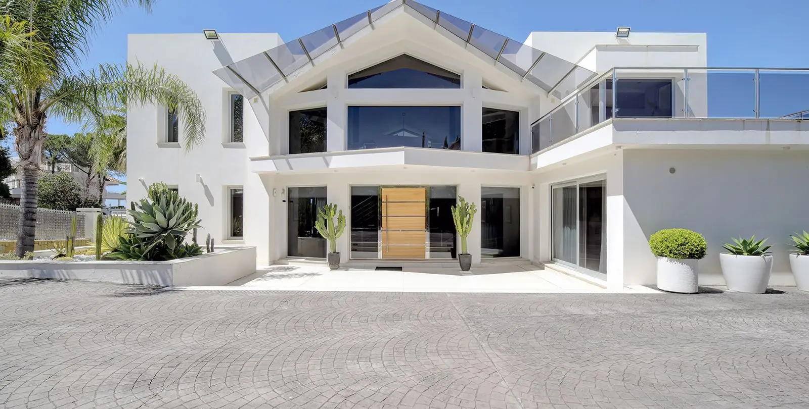 Sale of detached villa in Nueva Andalucía 2