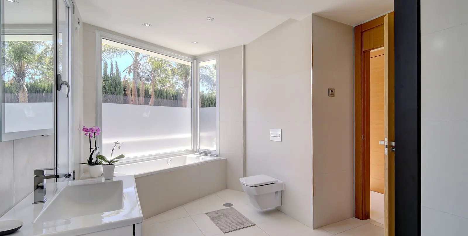 Sale of detached villa in Nueva Andalucía 3