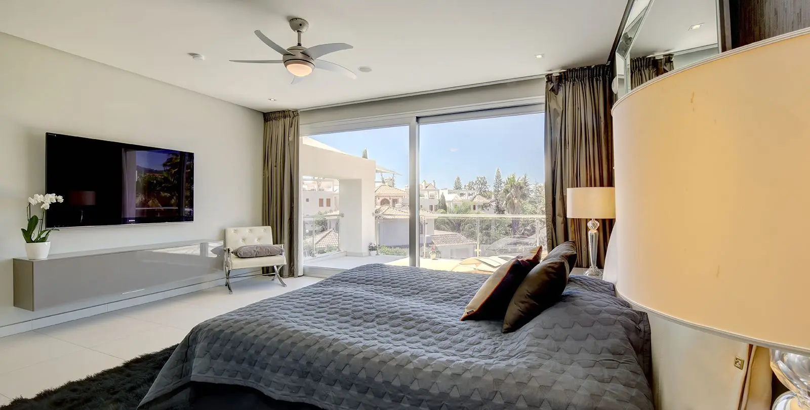 Sale of detached villa in Nueva Andalucía 12