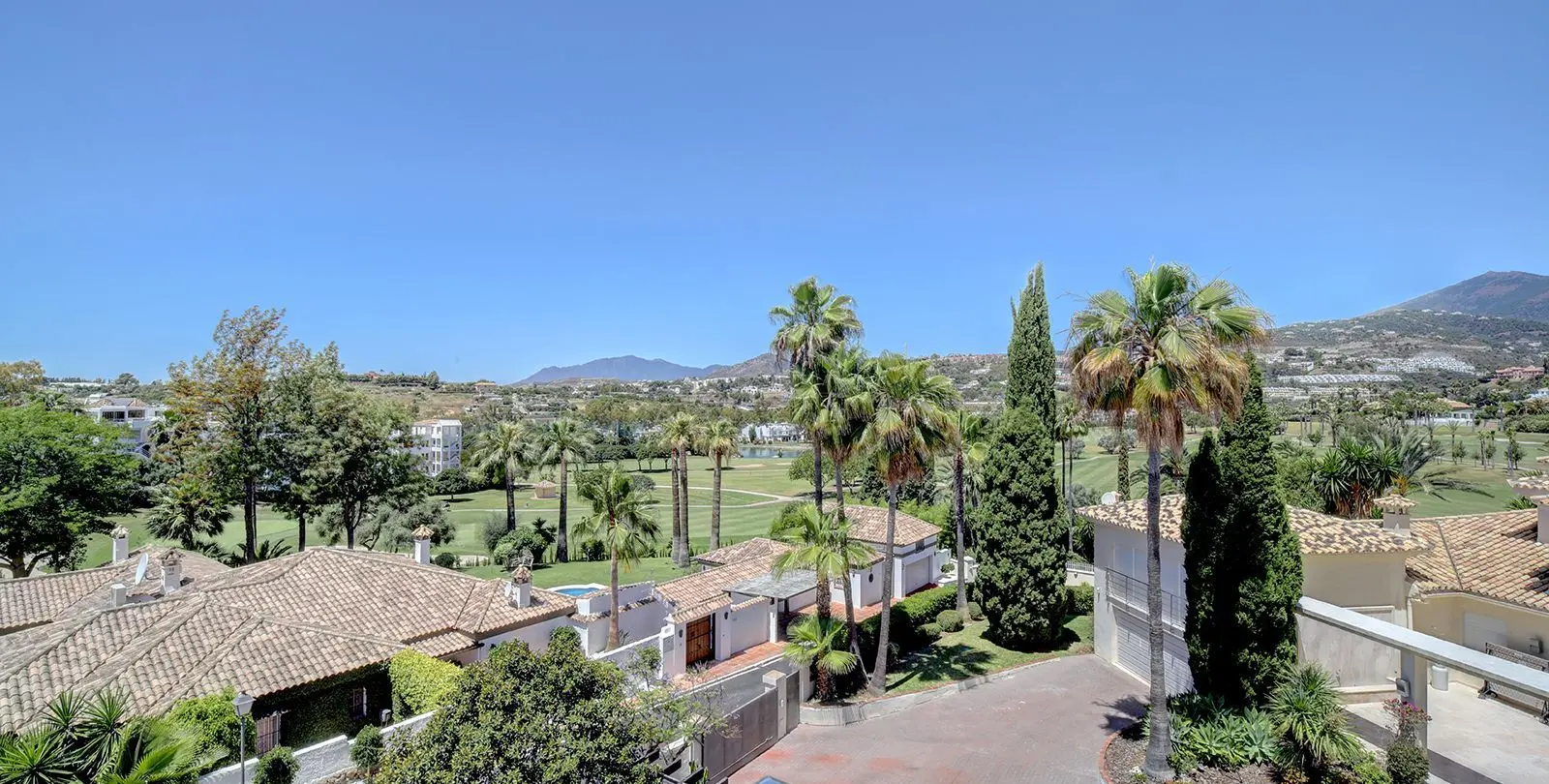 Sale of detached villa in Nueva Andalucía 24