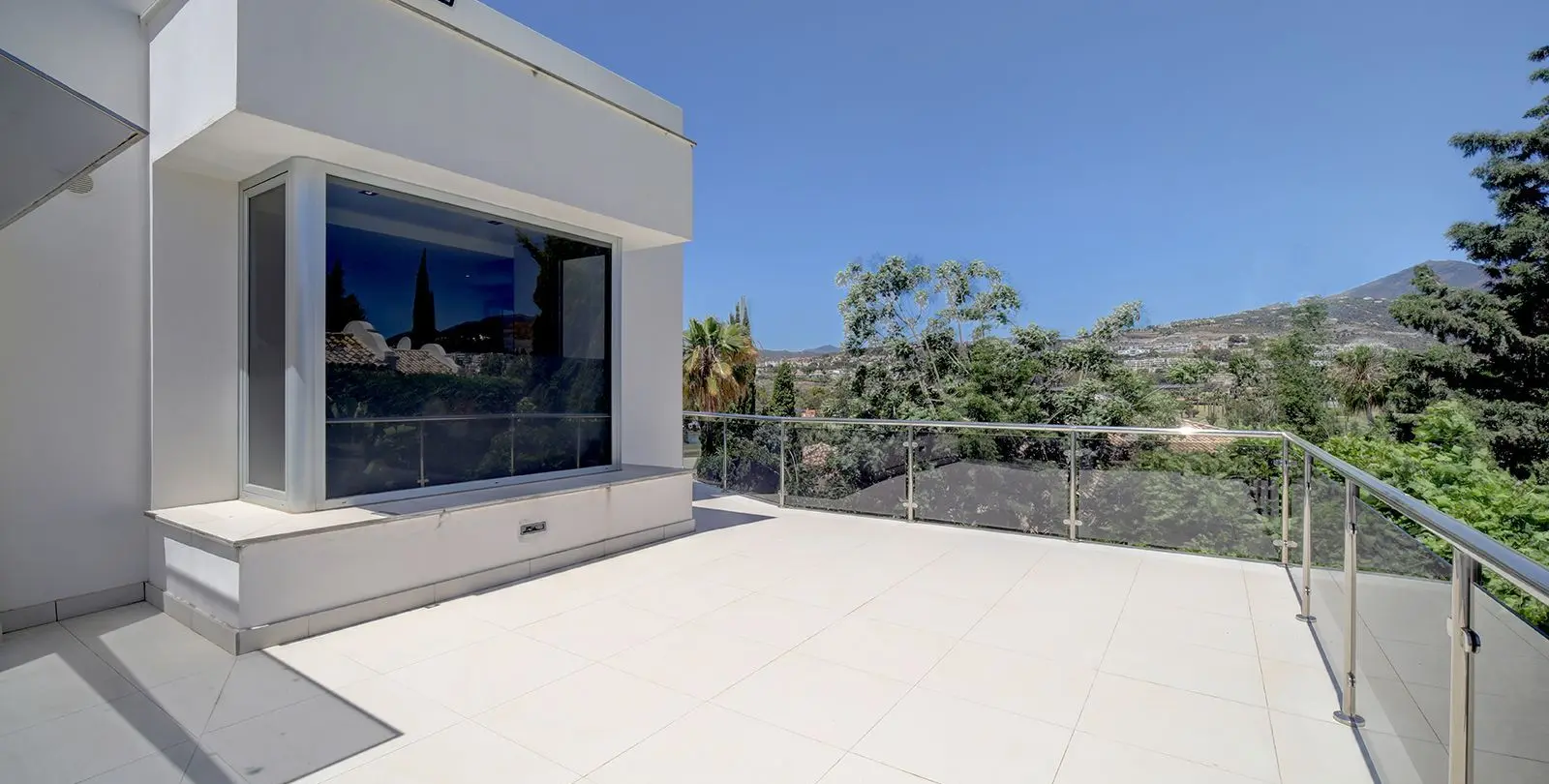 Sale of detached villa in Nueva Andalucía 28